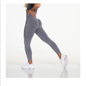 Grey contour seamless leggings NVGTN size large like new